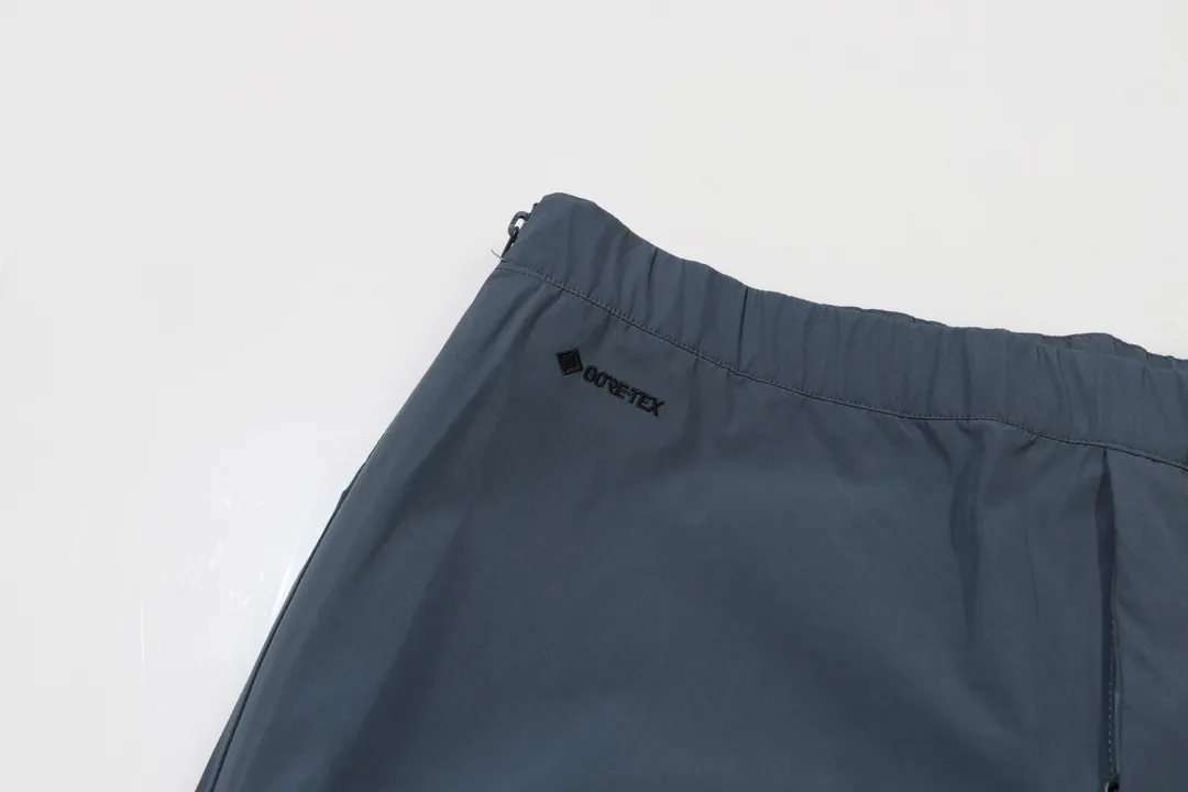 Quality 22FW Arcteryx Beta Pants ， ， ！ ， ！ ， ，GOER TEX ， Wear-Resistant ， Breathable ！ ， Shoes ， ， ， ， ， High-Top Low-Top Shoes ， ！ GORE TEX ， ， YKK 、logo ， ， ！Quality ！ Color：Black Size S-2XL